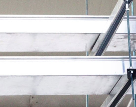 Plataforma de andamio de aluminio para construcción y mantenimiento.