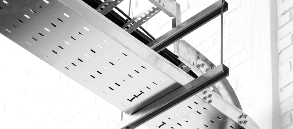 Carro de cableado industrial, sistema de gestión de cables para instalaciones eléctricas y de telecomunicaciones.